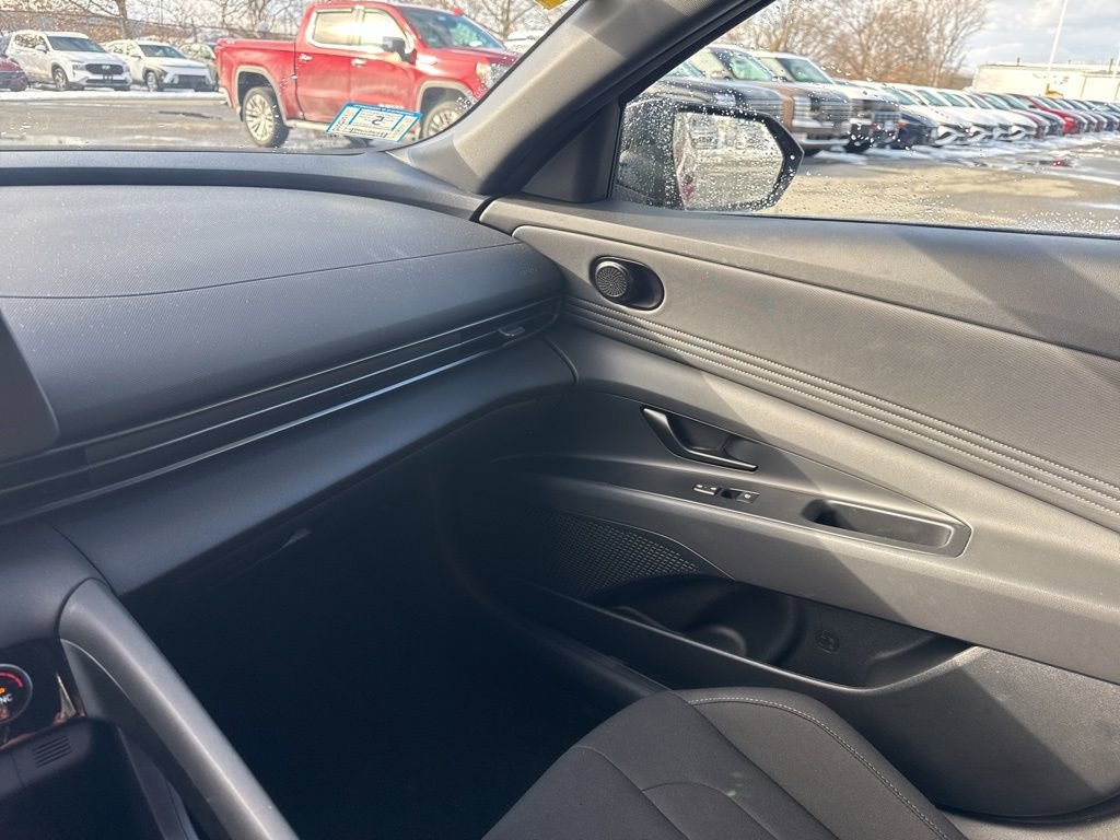 Used 2025 Hyundai Elantra Sport image 30