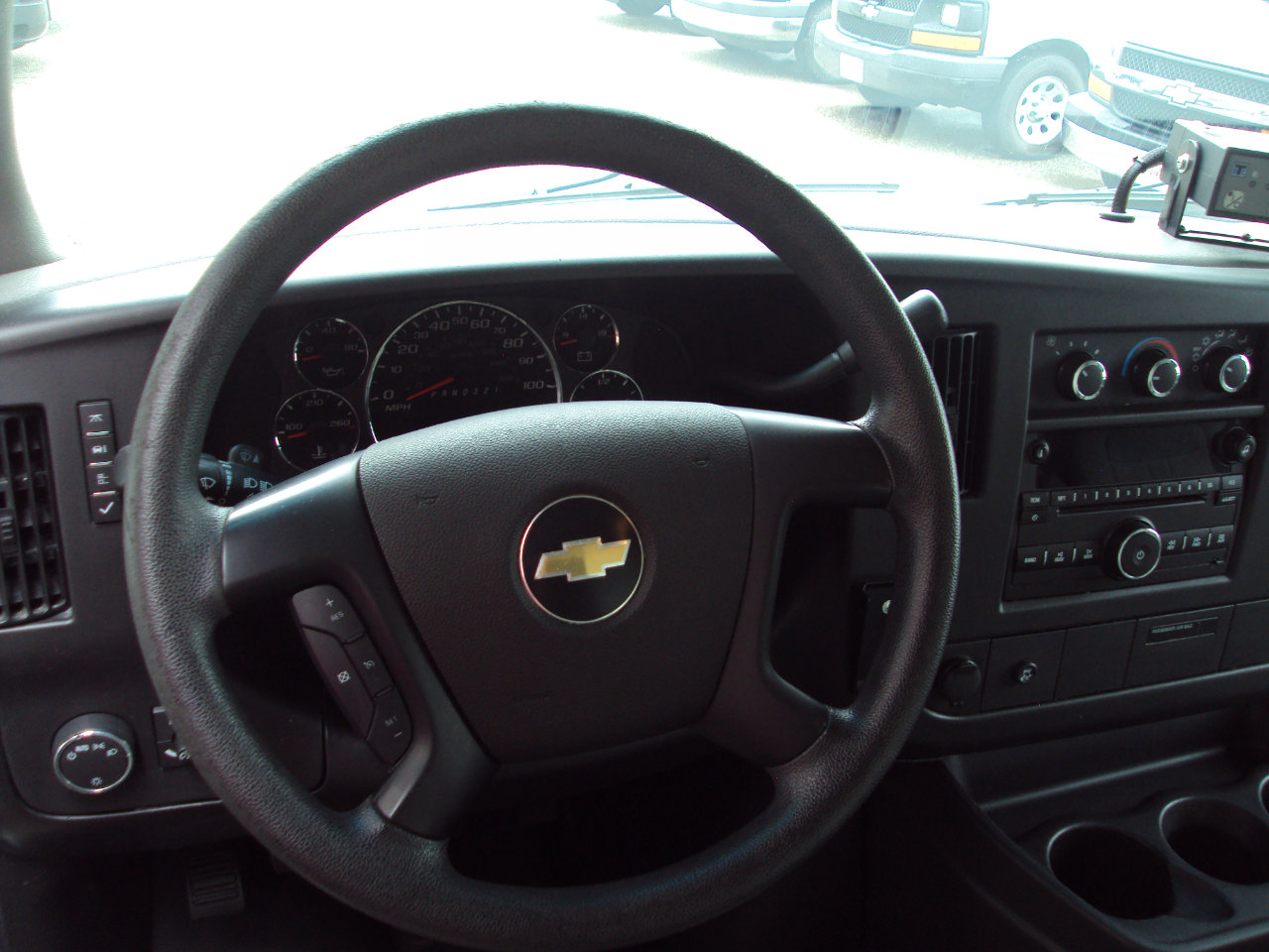 Used 2011 Chevrolet Express 1500 AWD image 18