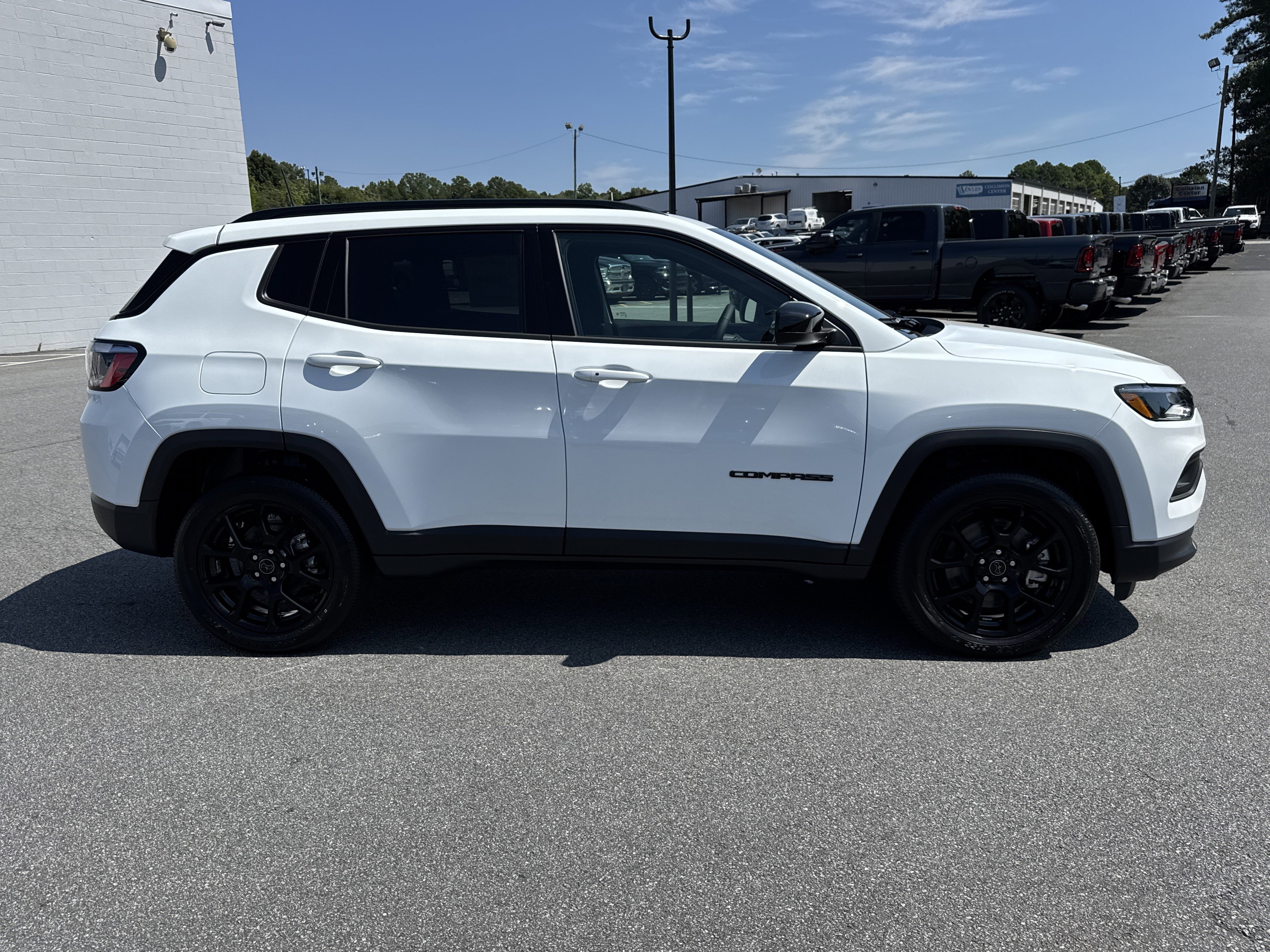 New 2025 Jeep Compass Latitude w/ Sun & Sound Group image 9