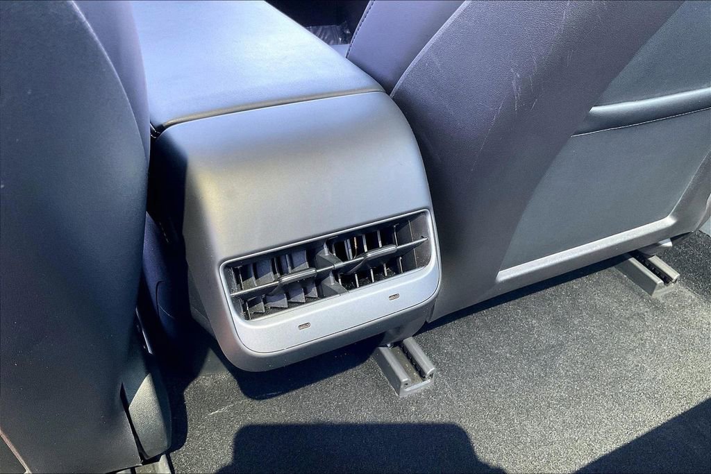 Used 2023 Tesla Model 3 Standard Range image 29