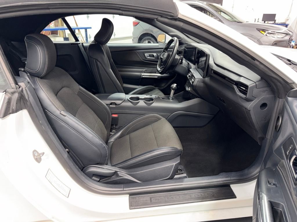 Used 2024 Ford Mustang Convertible image 15