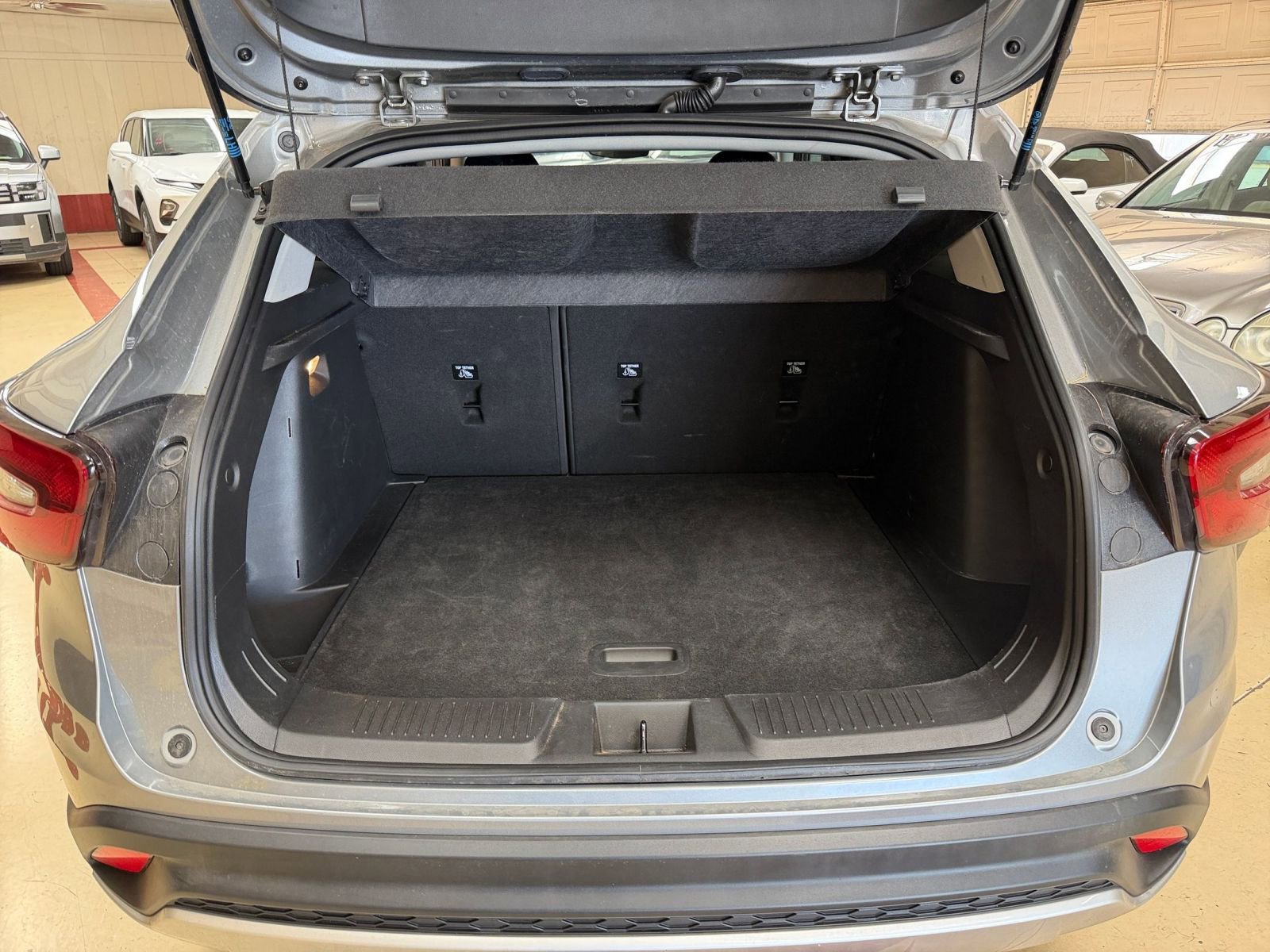 Used 2025 Chevrolet Trax LT FWD image 30