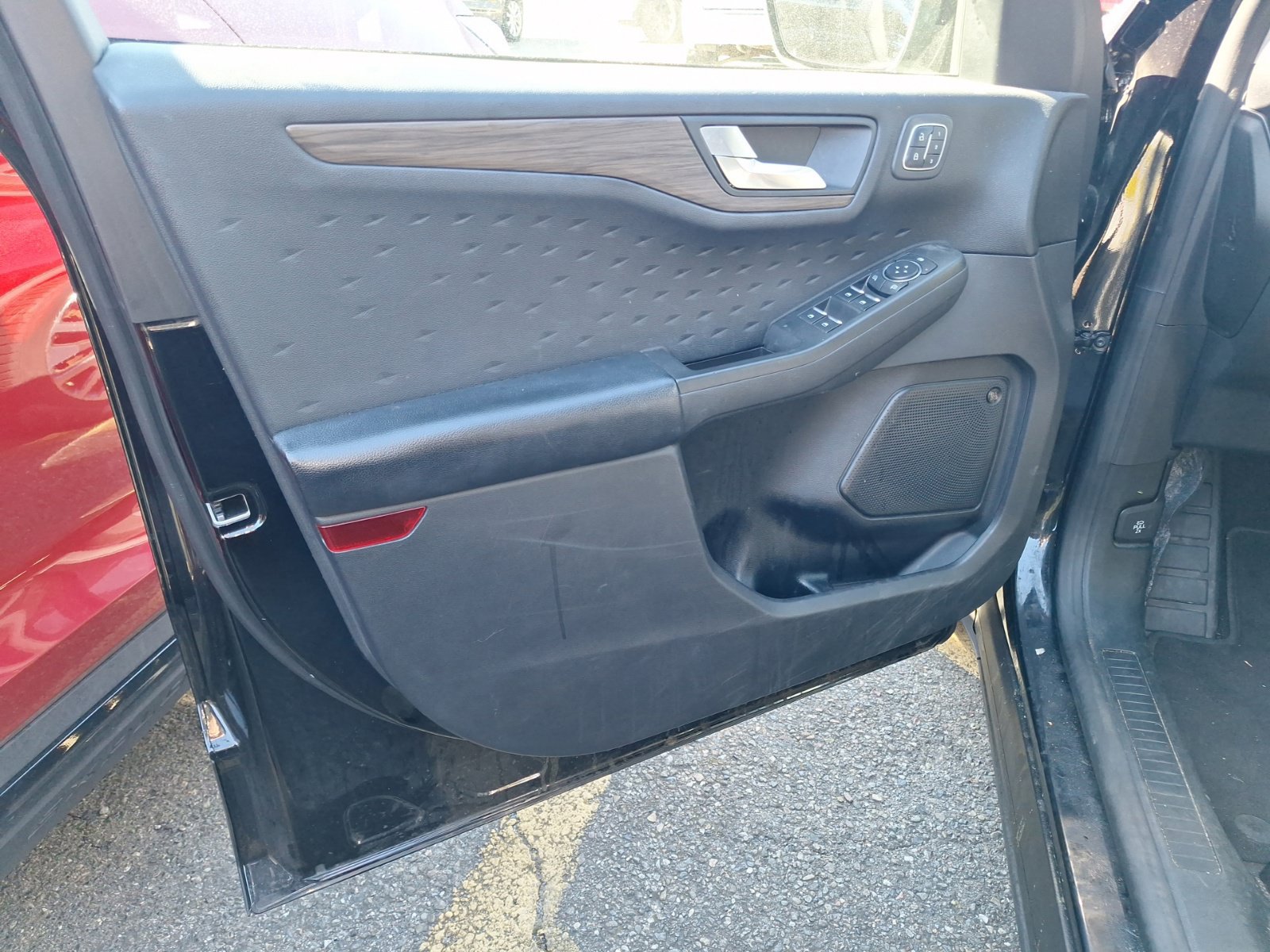 Used 2020 Ford Escape Titanium AWD/4WD image 9