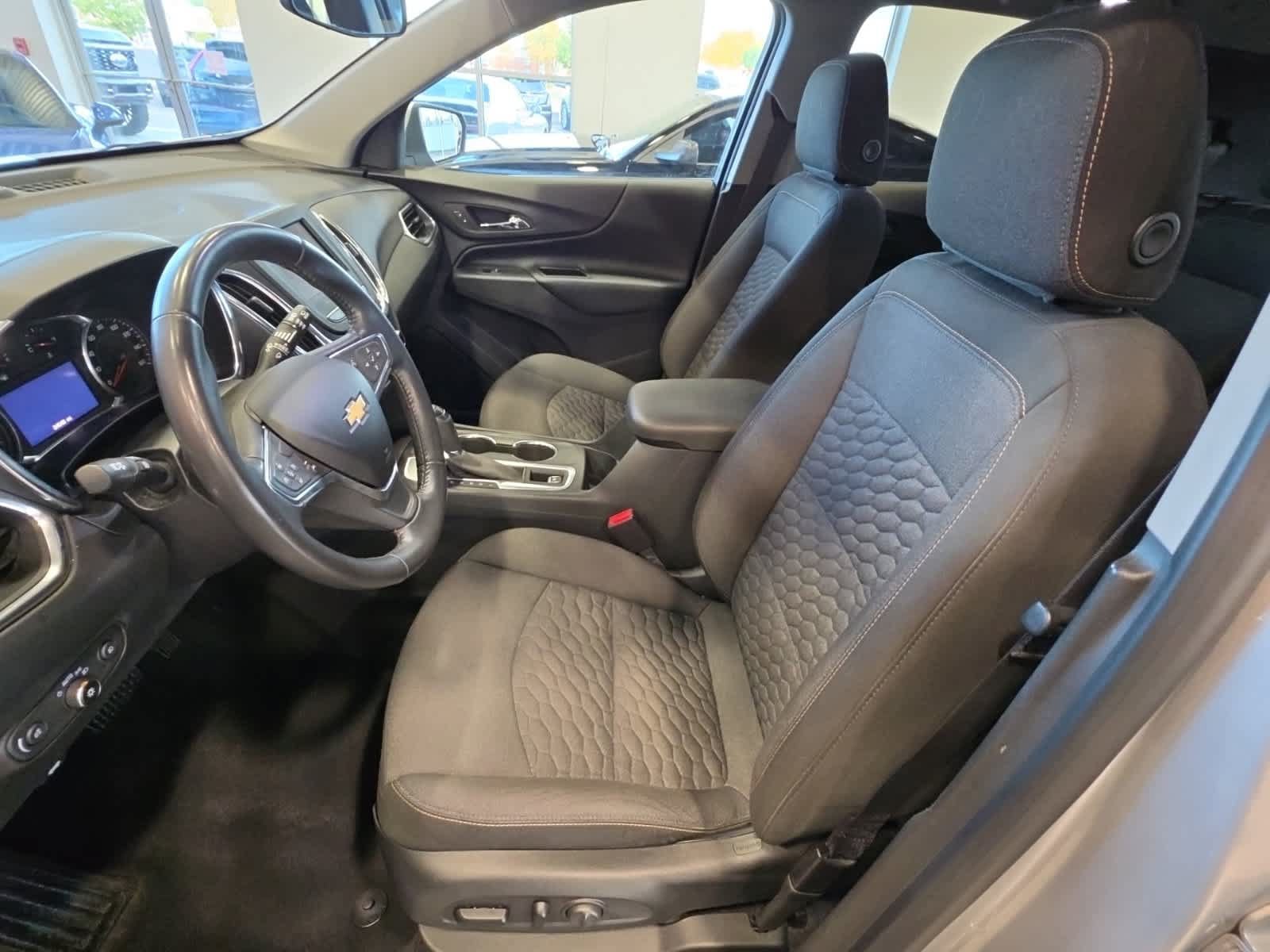Used 2020 Chevrolet Equinox LT w/ Driver Convenience Package FWD image 17