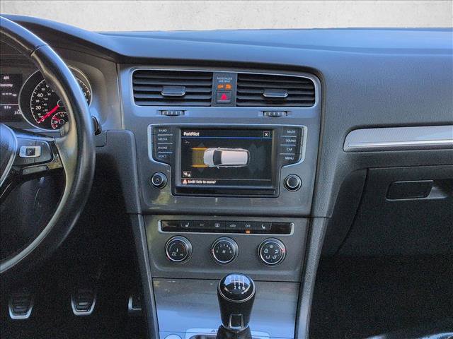 Used 2017 Volkswagen Golf S image 15