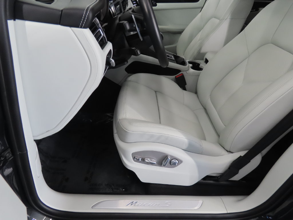 Certified 2023 Porsche Macan S AWD/4WD image 38