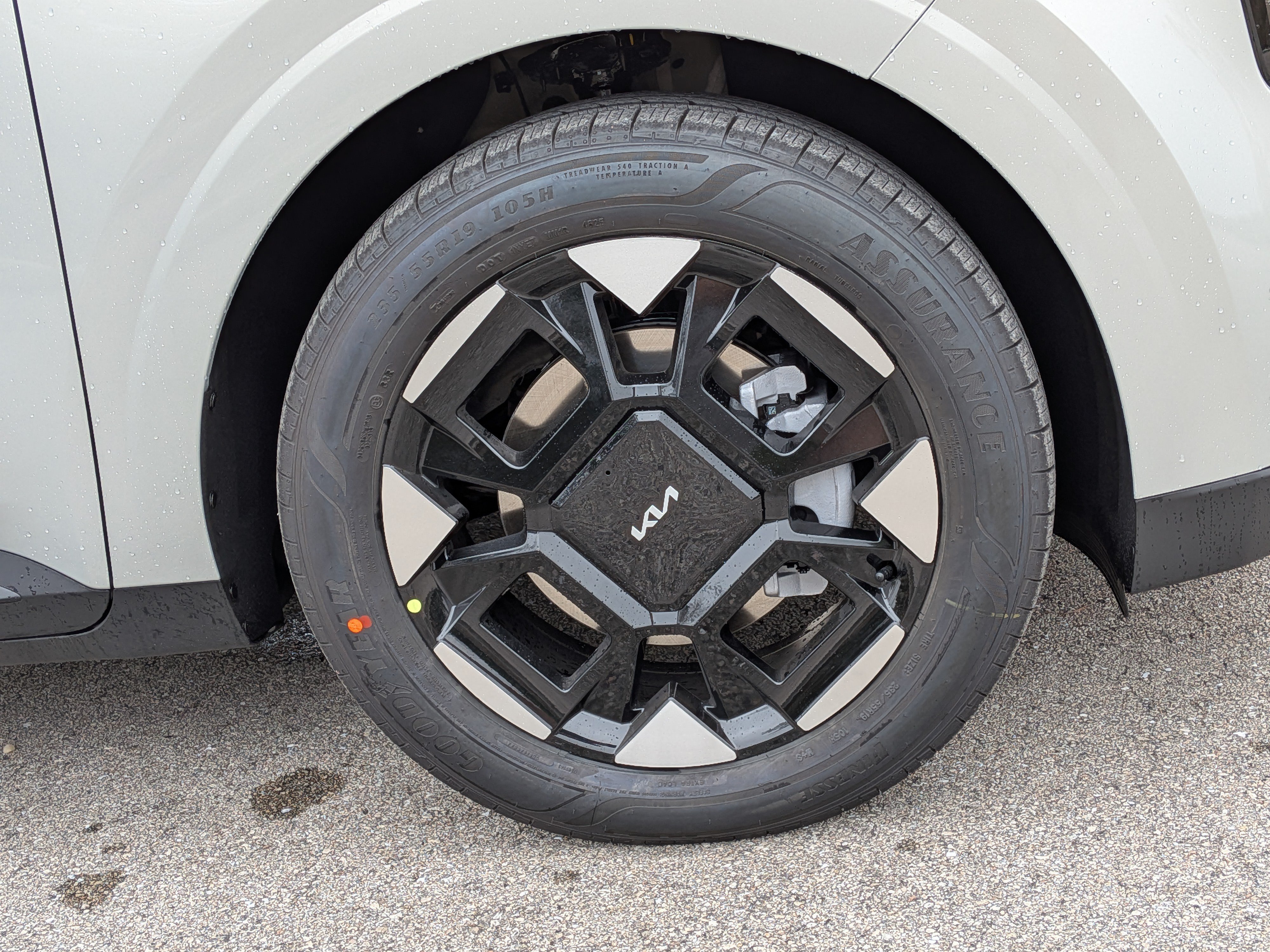 New 2026 Kia Carnival EX FWD image 11