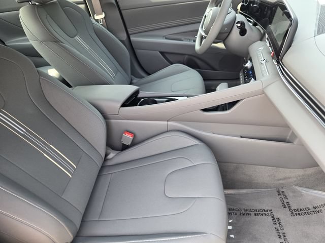 Certified 2025 Hyundai Elantra SEL FWD image 11