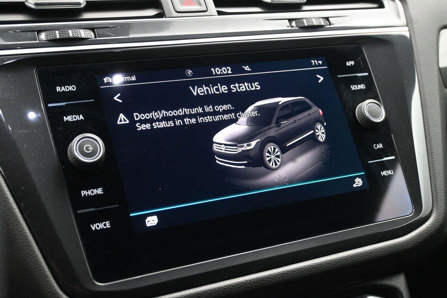 Used 2024 Volkswagen Tiguan SE R-Line AWD/4WD image 6