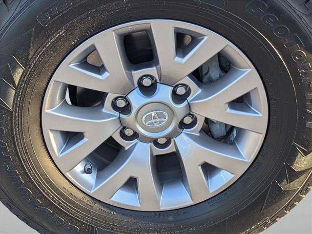 Used 2017 Toyota Tacoma SR5 w/ Tow Package RWD image 22