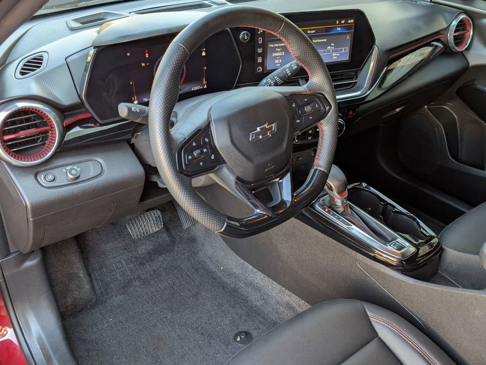 Used 2024 Chevrolet Trax RS w/ Sunroof Package image 4