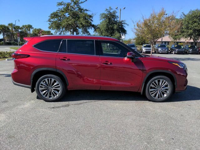 Used 2022 Toyota Highlander Platinum AWD/4WD image 3