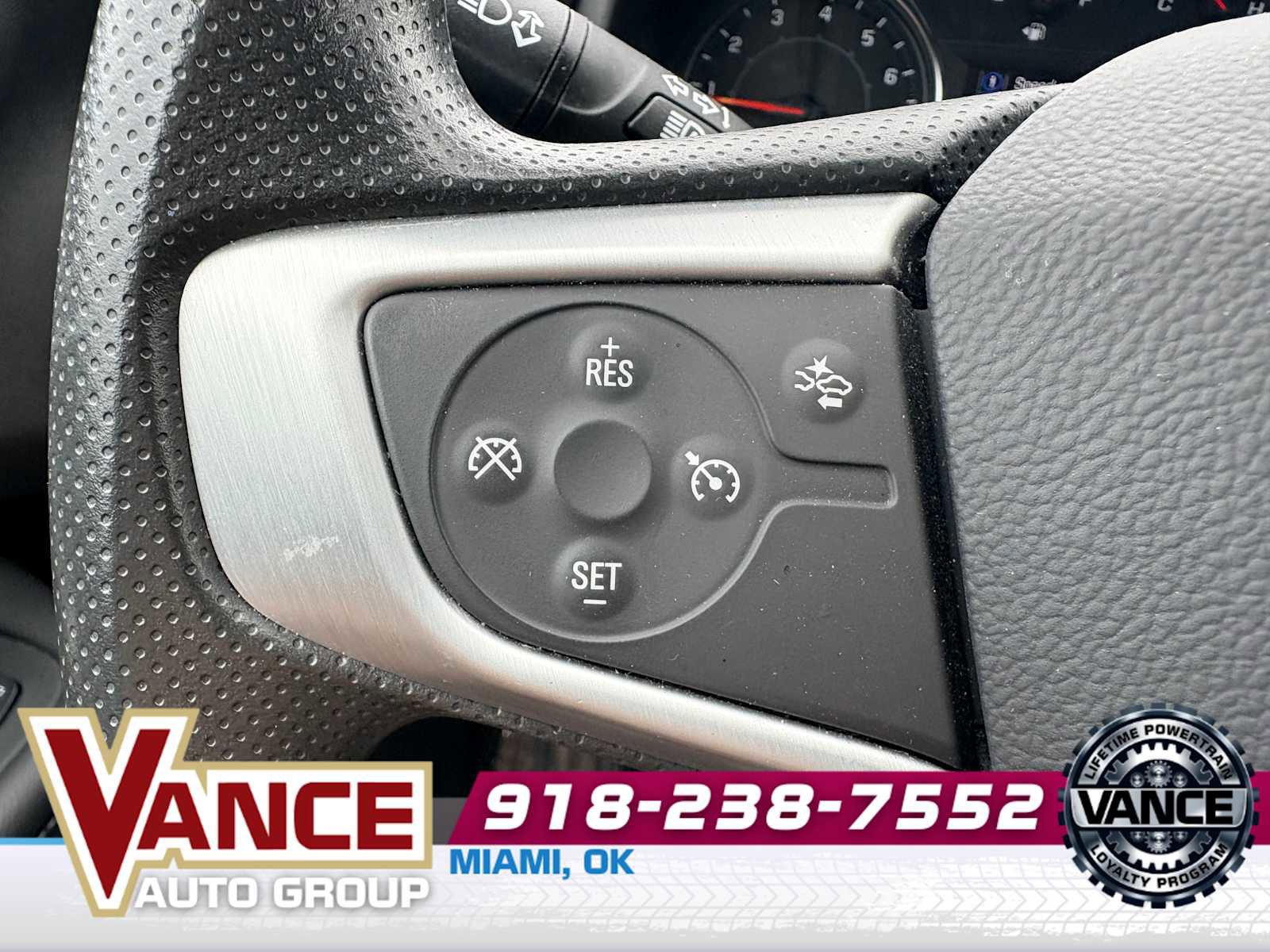Used 2024 GMC Terrain SLE w/ Driver Convenience Package FWD image 28