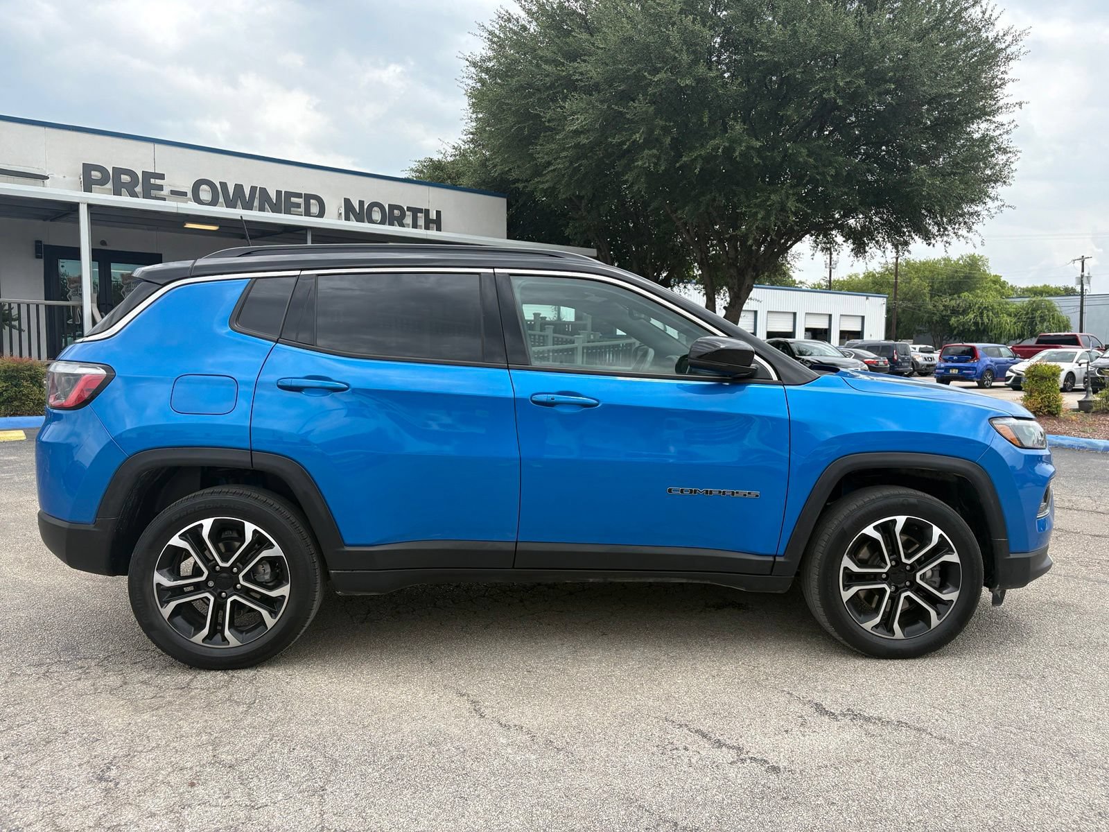 Used 2023 Jeep Compass Limited AWD/4WD image 2