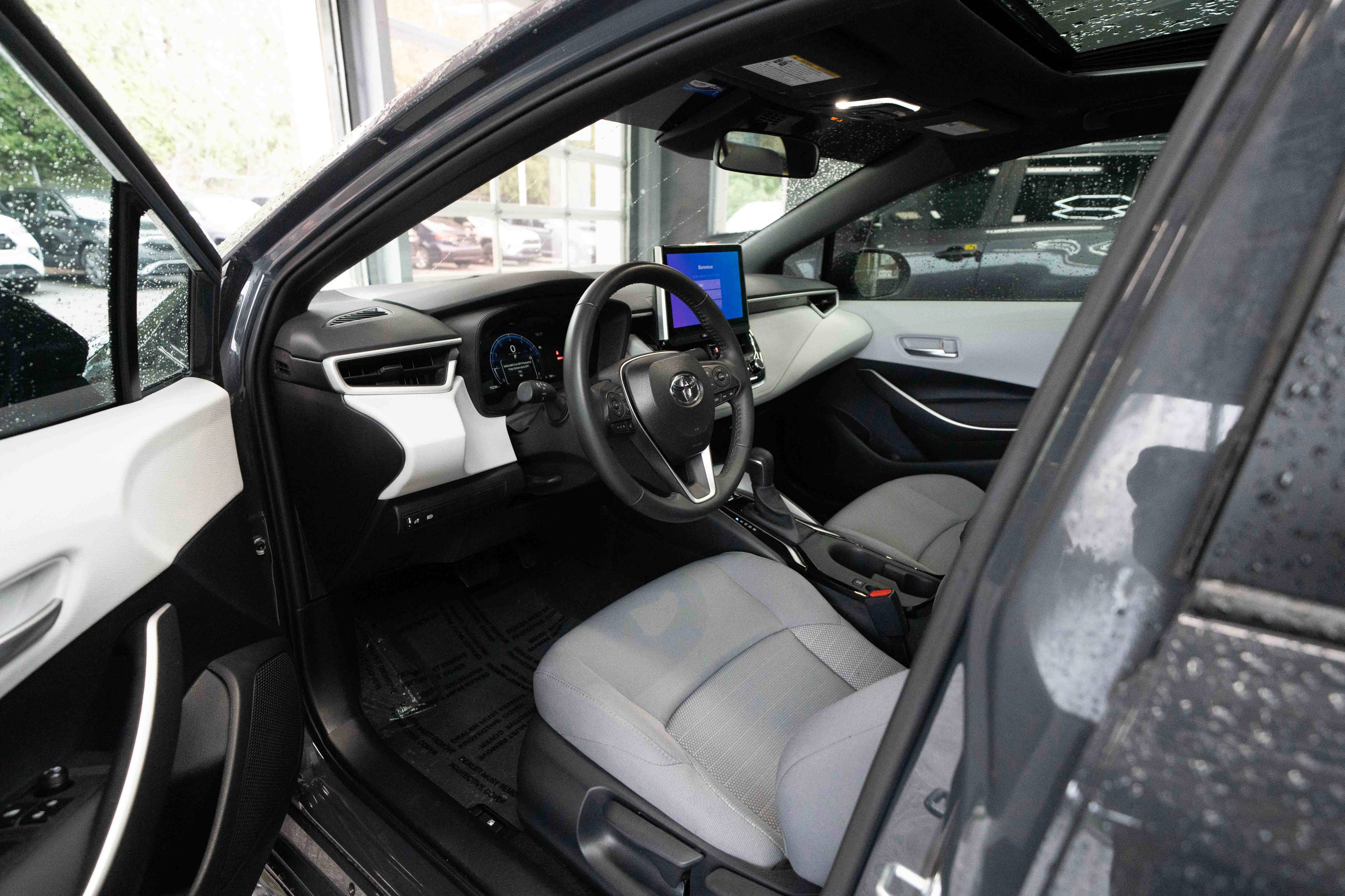 Certified 2025 Toyota Corolla SE w/ SE Premium Package image 9