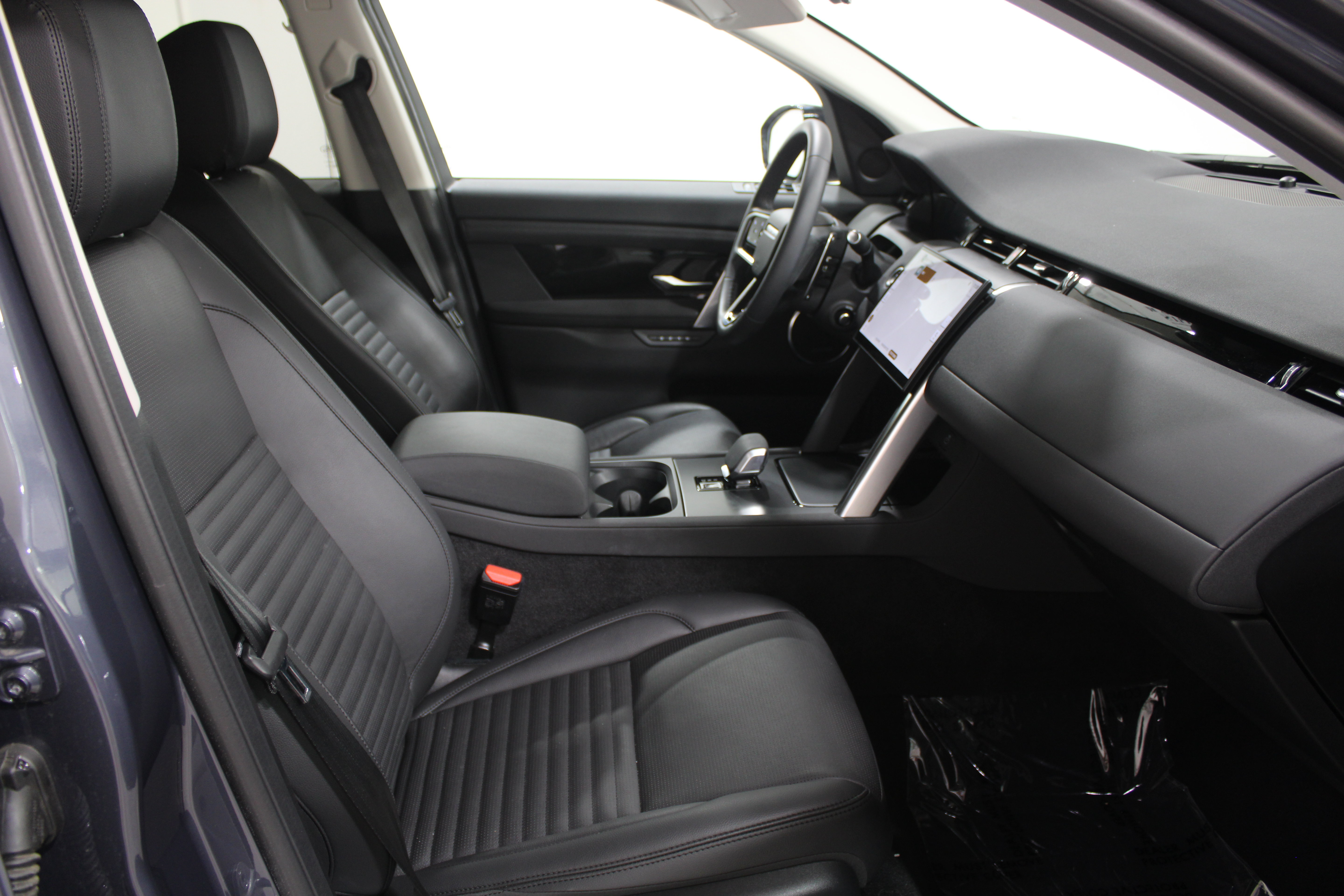 Used 2025 Land Rover Discovery Sport S AWD/4WD image 32