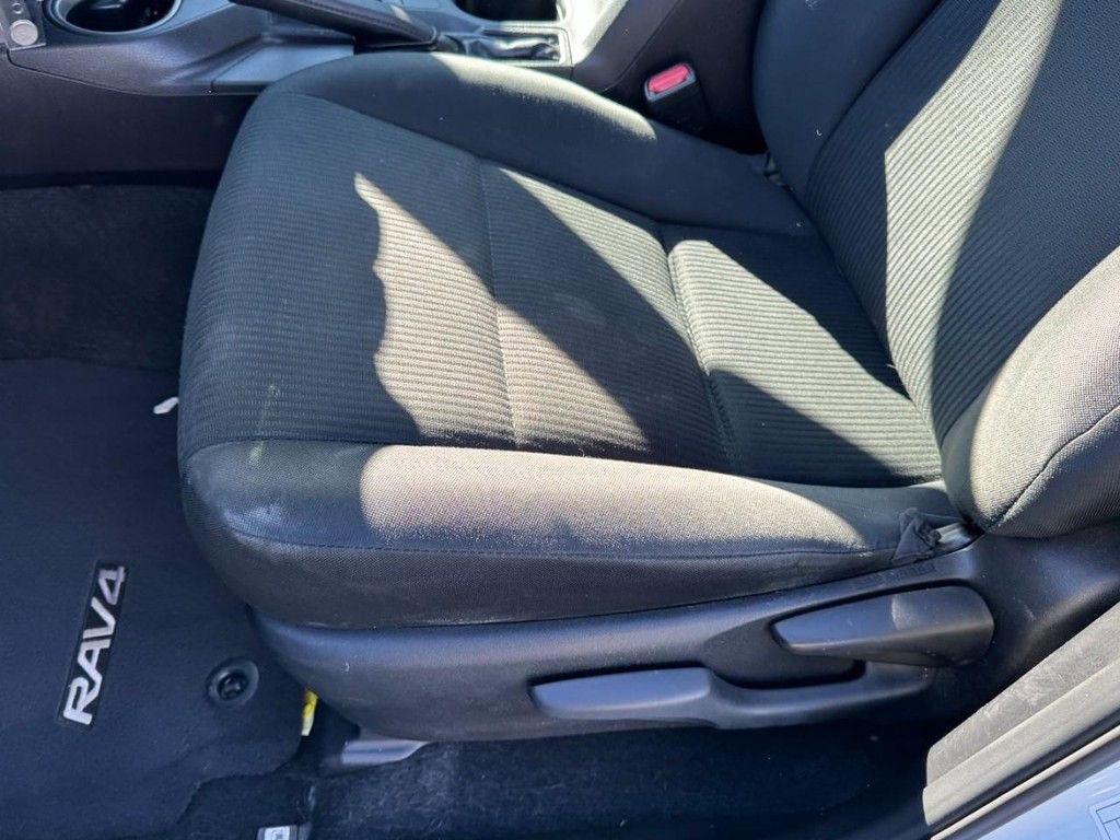 Used 2018 Toyota RAV4 LE image 14