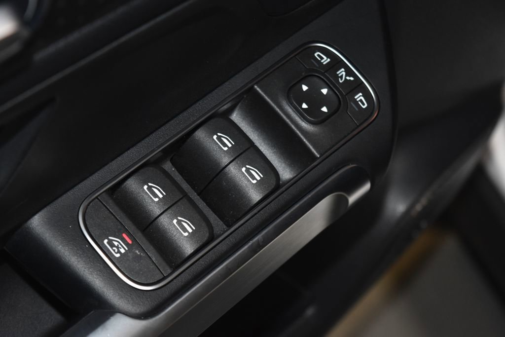 Used 2024 Mercedes-Benz EQB 300 4MATIC image 6