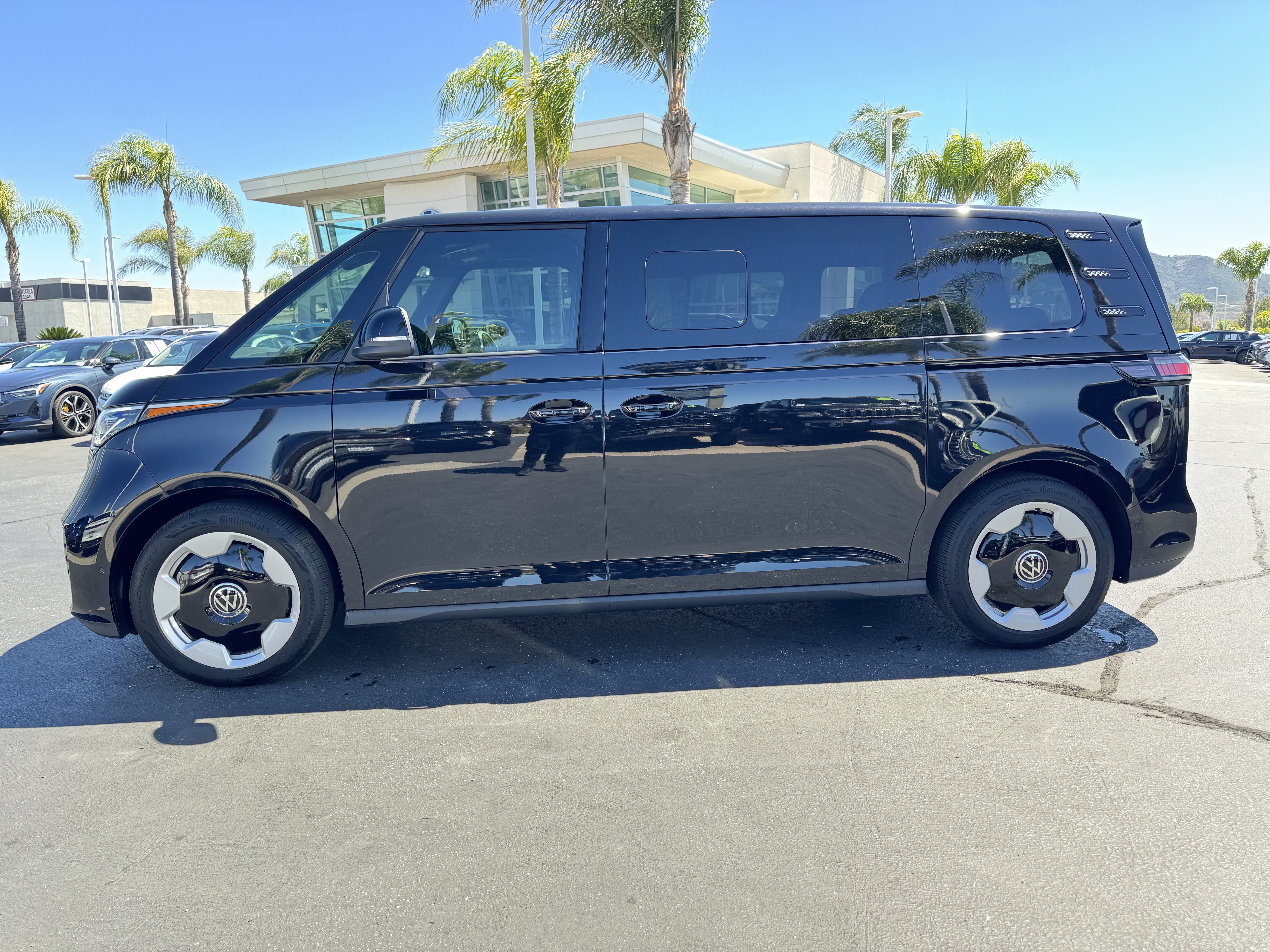 Certified 2025 Volkswagen ID. Buzz Pro S RWD image 6