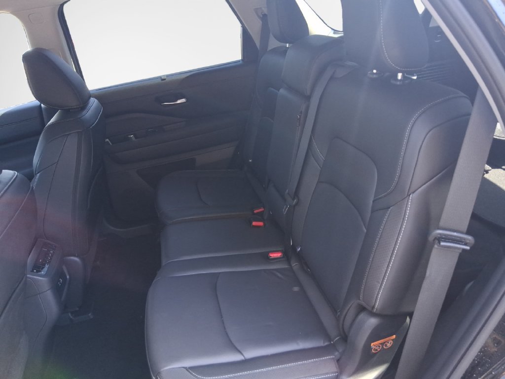 Used 2025 Nissan Pathfinder SL FWD image 24