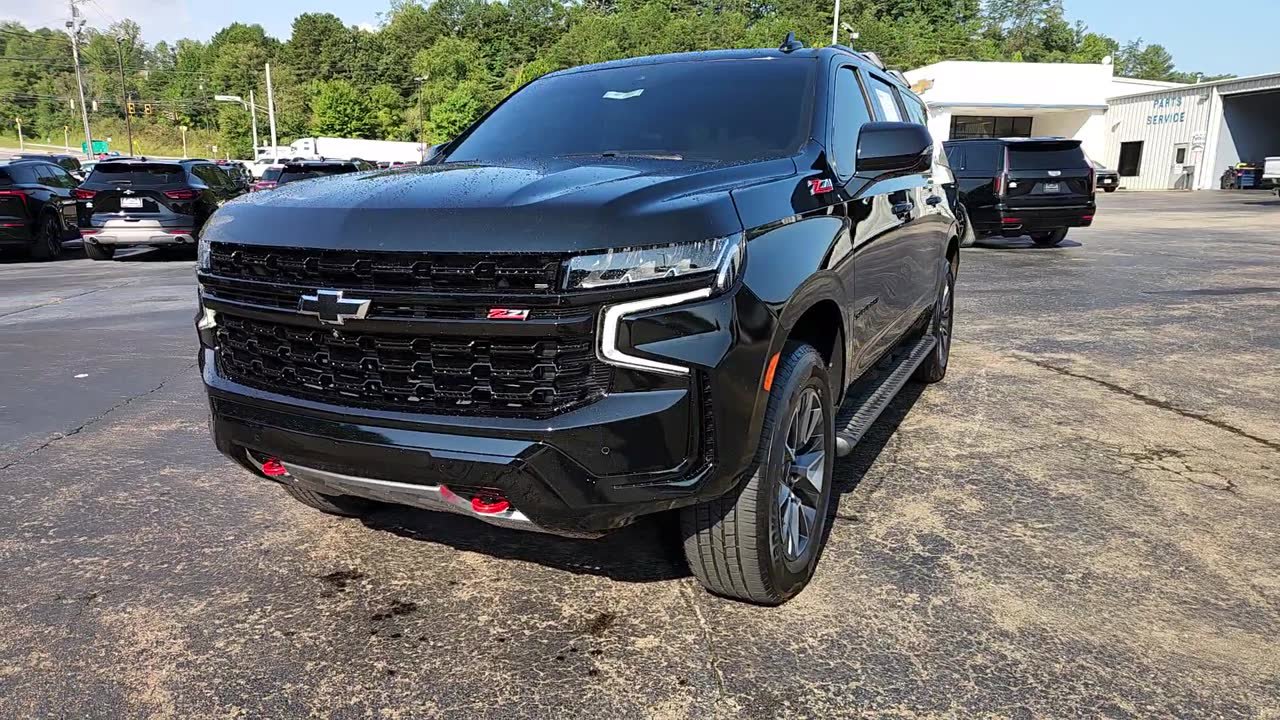 Used 2023 Chevrolet Suburban Z71 w/ Z71 Off-Road Package image 3
