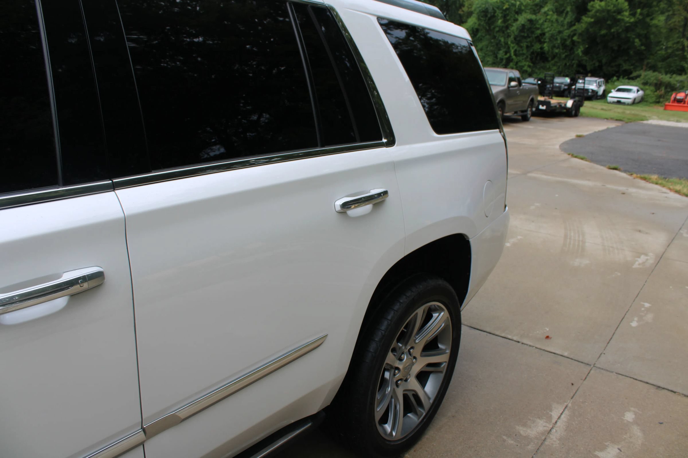 Used 2016 Cadillac Escalade Premium AWD/4WD image 4