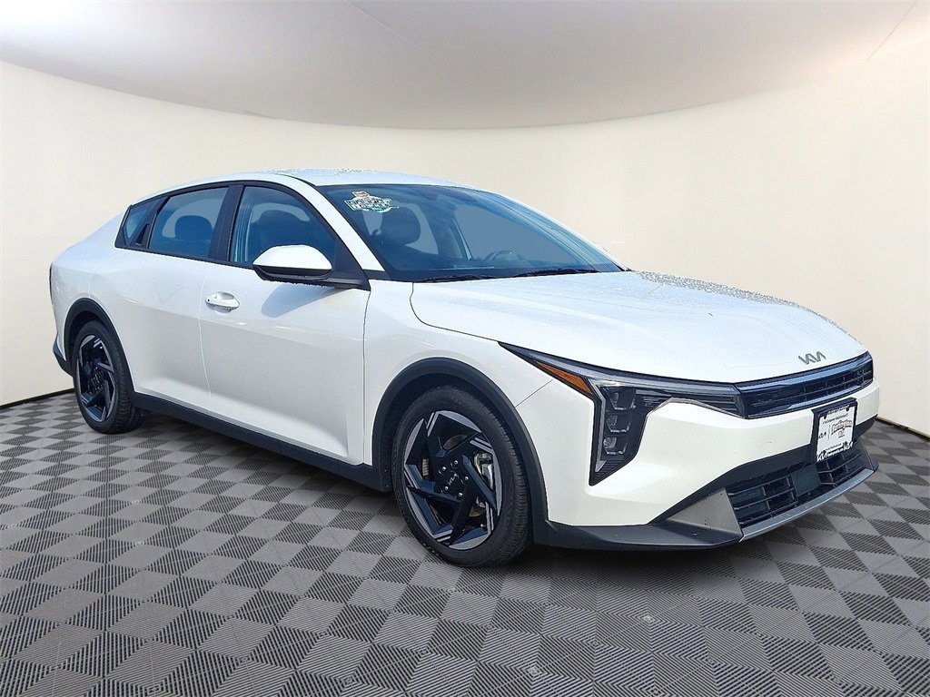 Certified 2025 Kia K4 EX image 1