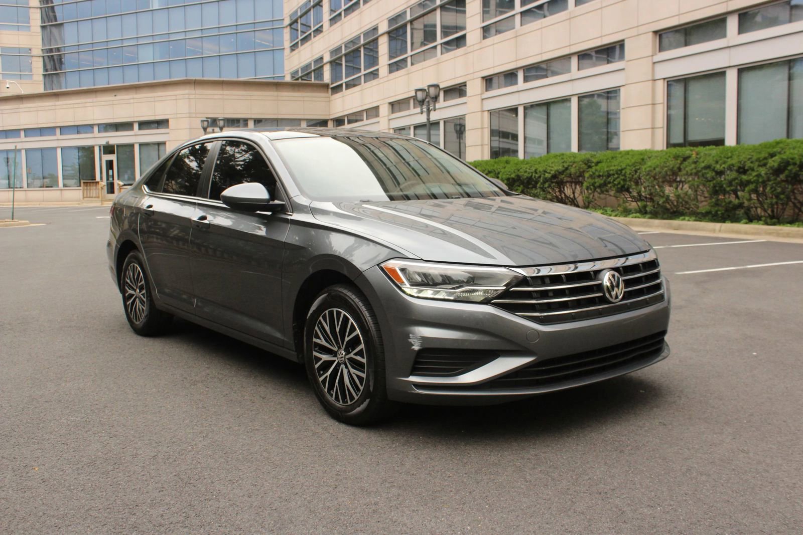 Used 2021 Volkswagen Jetta R-Line FWD image 1