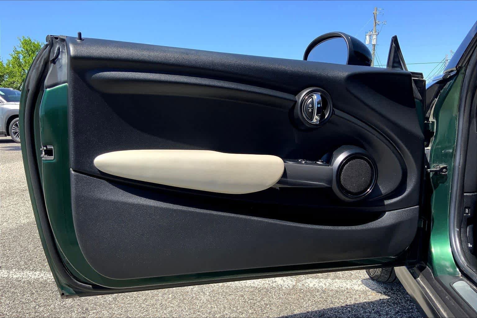 Used 2014 MINI Cooper 2-Door Hardtop image 21