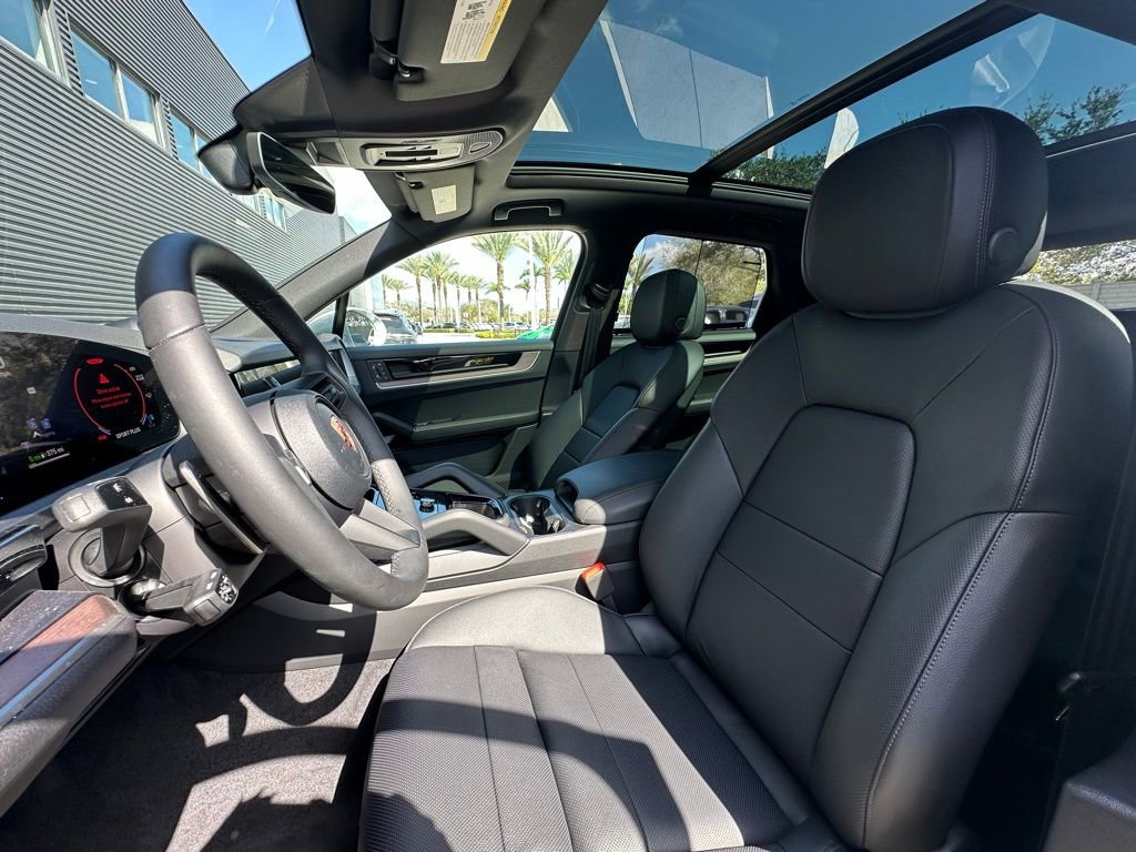 Certified 2026 Porsche Cayenne E-Hybrid image 5
