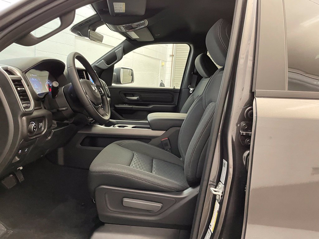 New 2026 RAM 1500 Express AWD/4WD image 16
