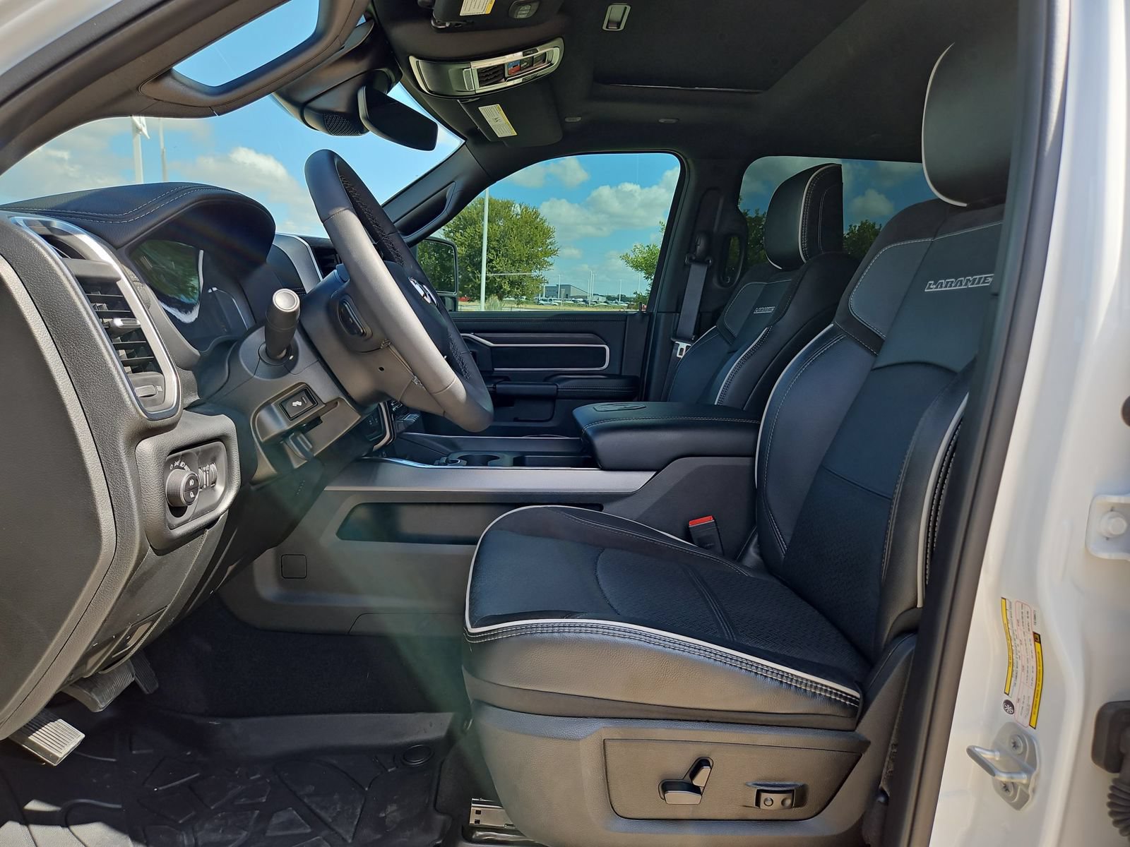 Used 2026 RAM 2500 Laramie AWD/4WD image 9