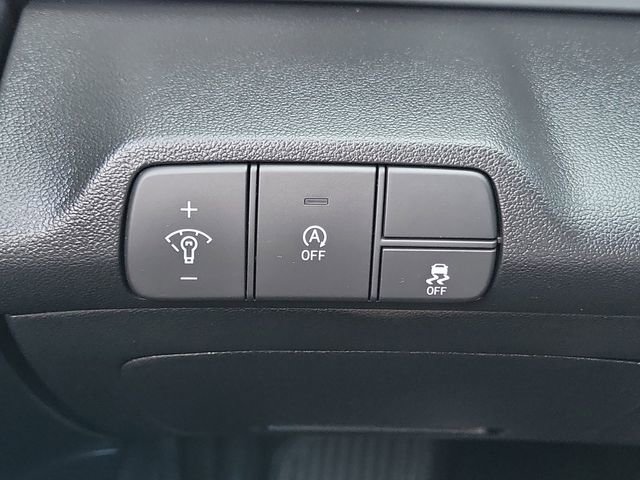 Certified 2025 Hyundai Elantra SE image 18