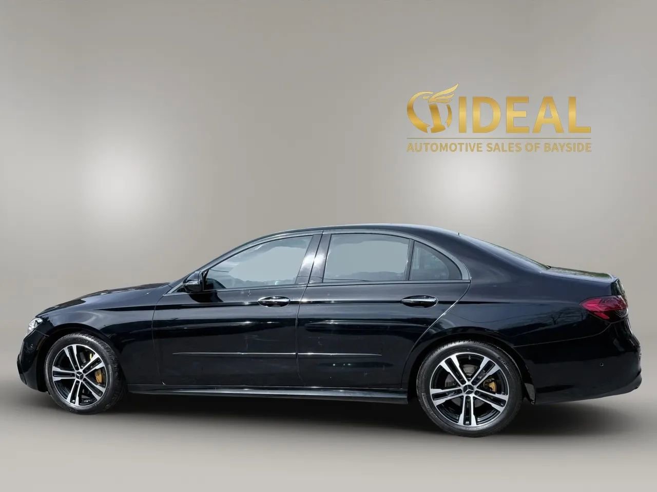 Used 2021 Mercedes-Benz E 350 4MATIC Sedan image 4