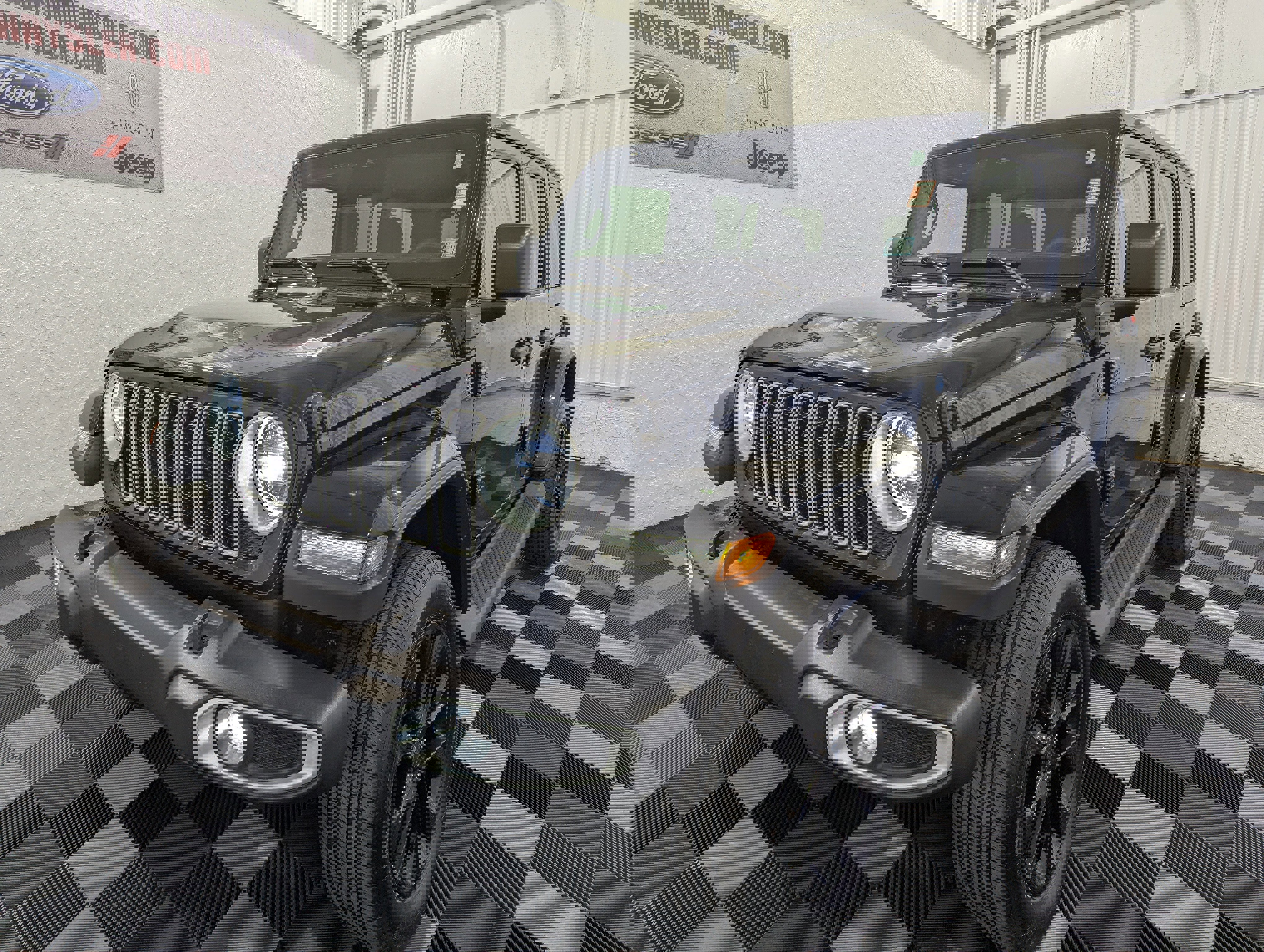 Used 2025 Jeep Wrangler Unlimited Sahara image 3