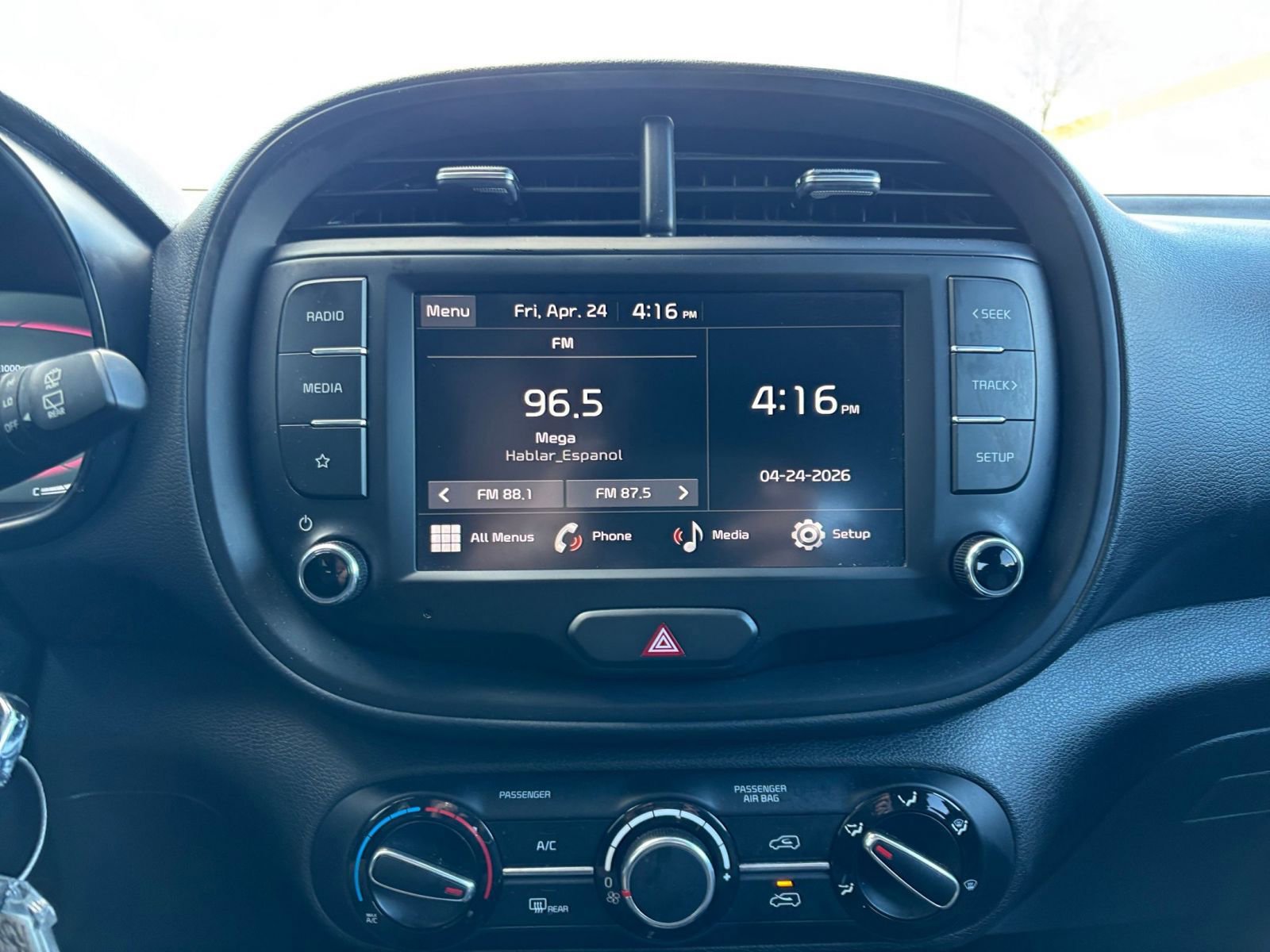 Used 2025 Kia Soul LX w/ LX Technology Package FWD image 20