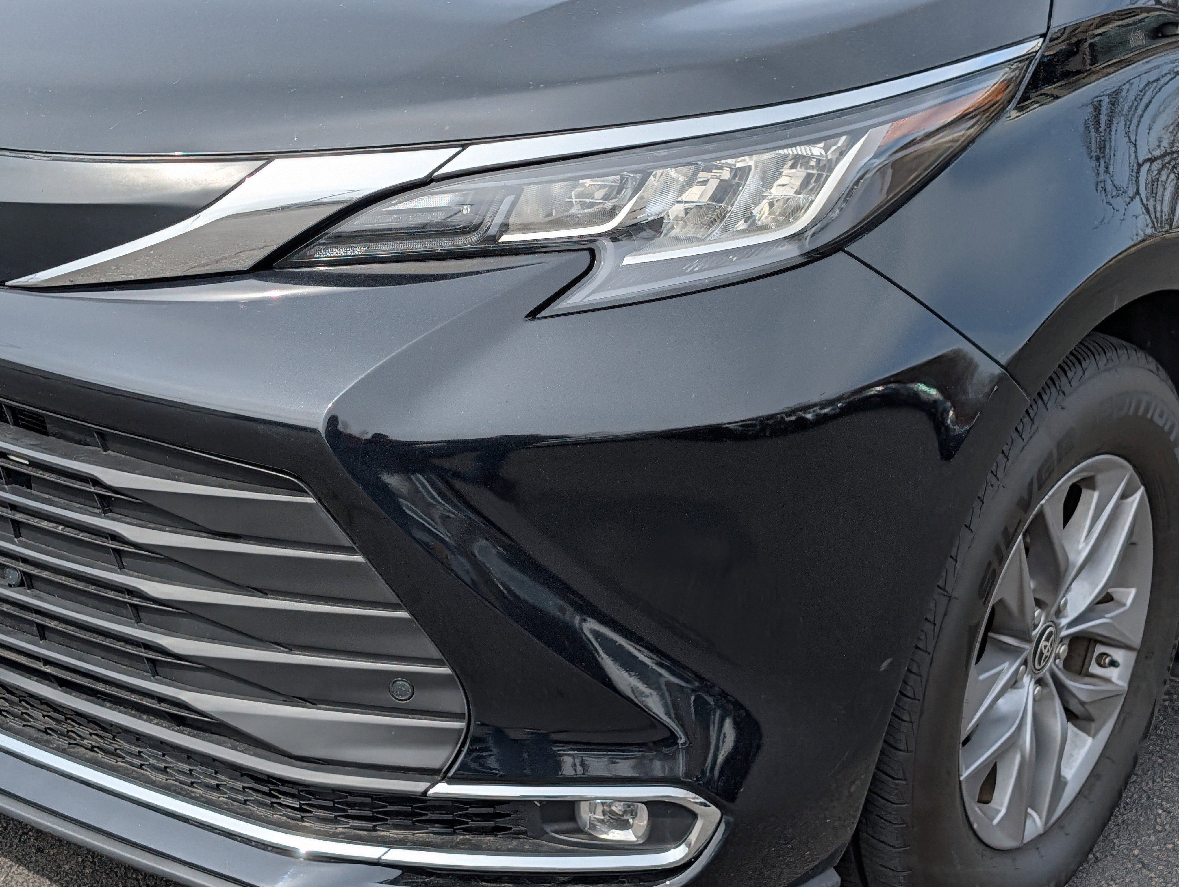 Used 2023 Toyota Sienna XLE FWD image 16