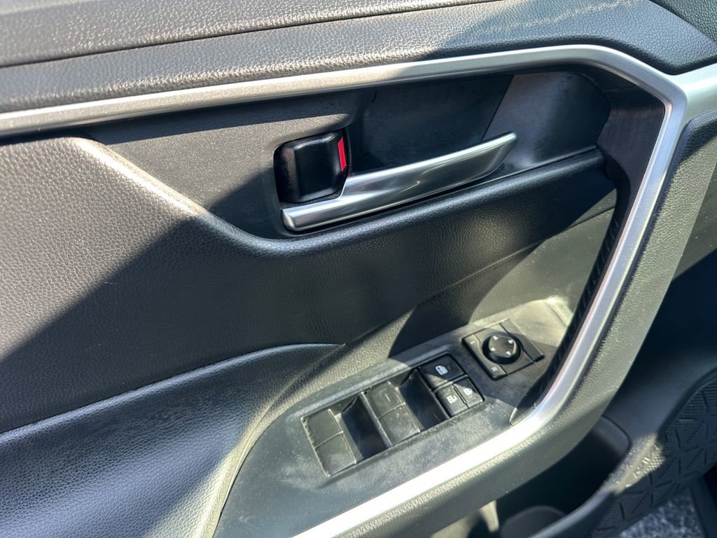 Used 2020 Toyota RAV4 XLE image 26