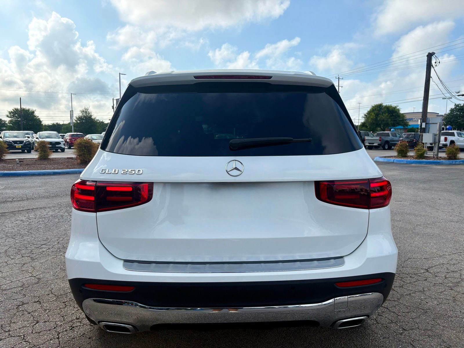Used 2025 Mercedes-Benz GLB 250 image 4