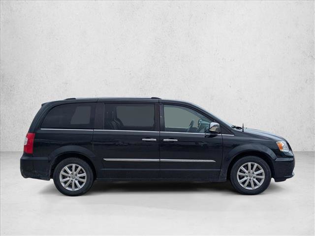 Used 2016 Chrysler Town & Country Limited Platinum image 4