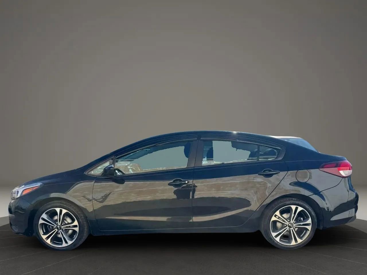 Used 2017 Kia Forte LX image 8