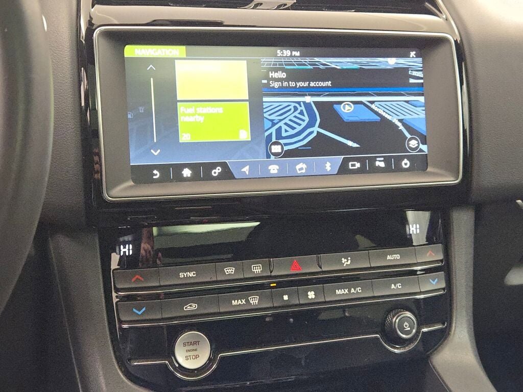 Used 2019 Jaguar F-PACE Premium image 31