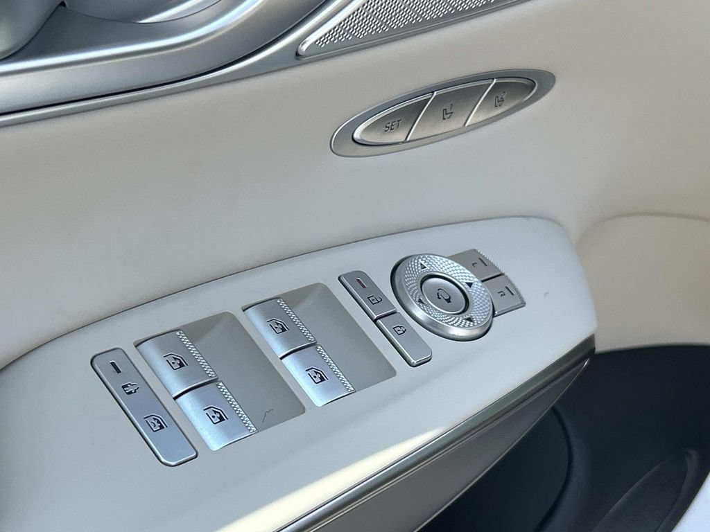 New 2027 Genesis GV70 2.5T Select AWD/4WD image 17