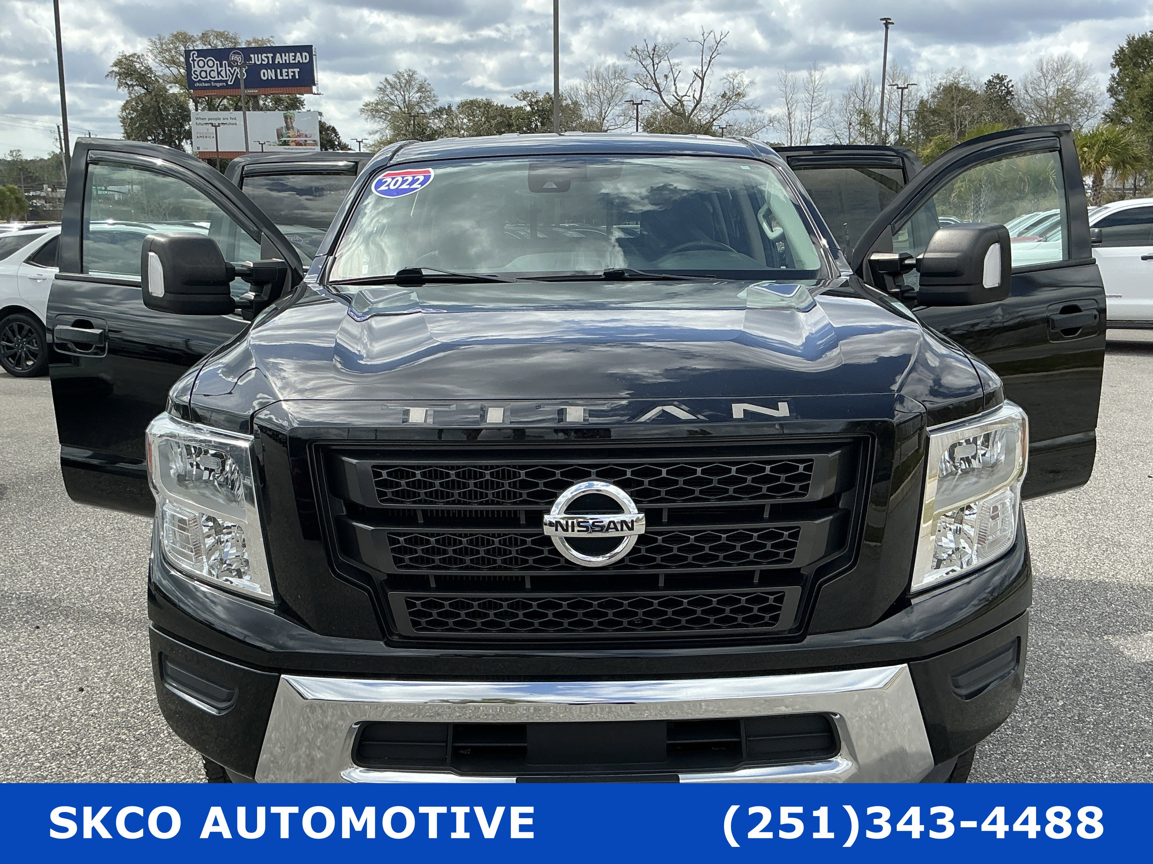 Used 2022 Nissan Titan SV image 34