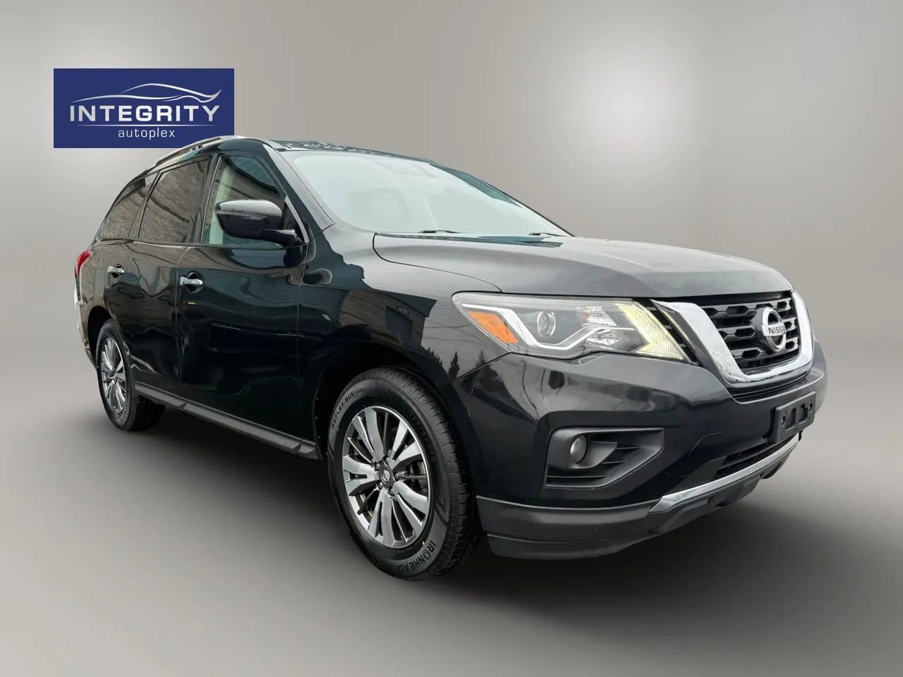 Used 2019 Nissan Pathfinder SV AWD/4WD image 1