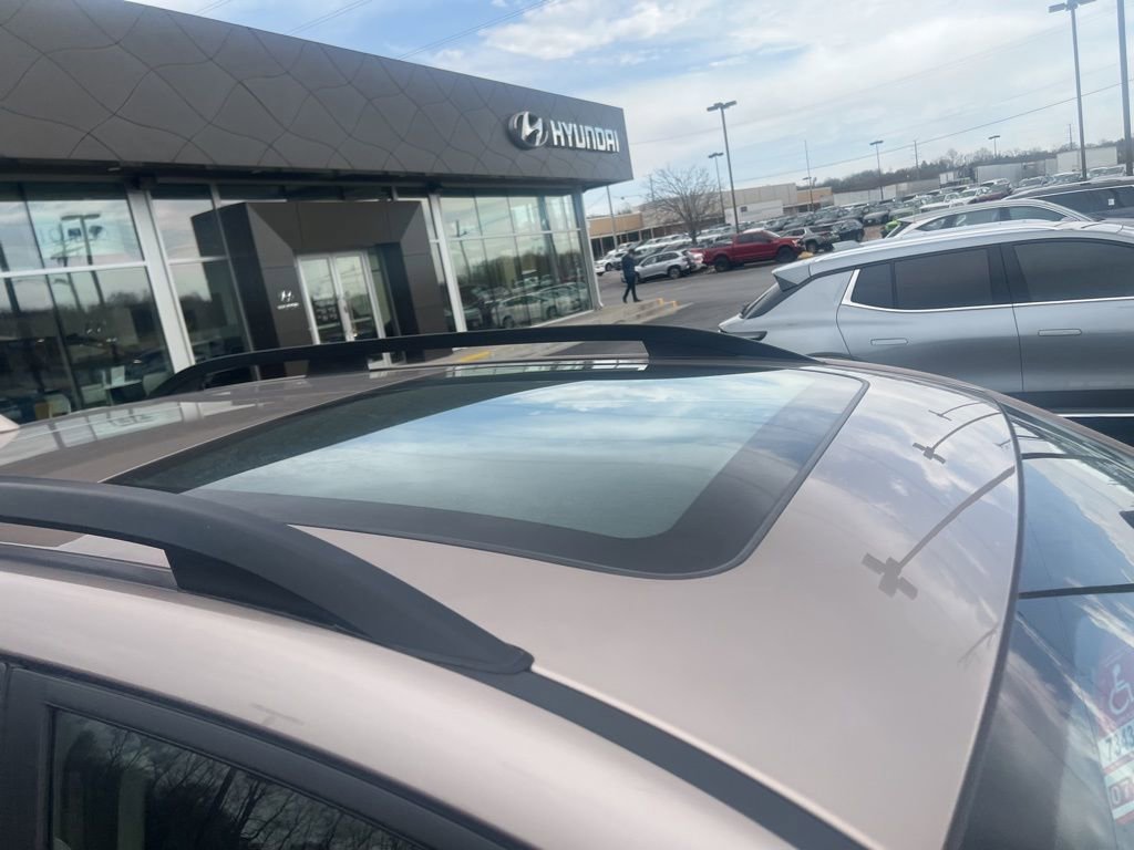 Used 2016 Subaru Forester 2.5i Premium w/ All-Weather Package AWD/4WD image 2