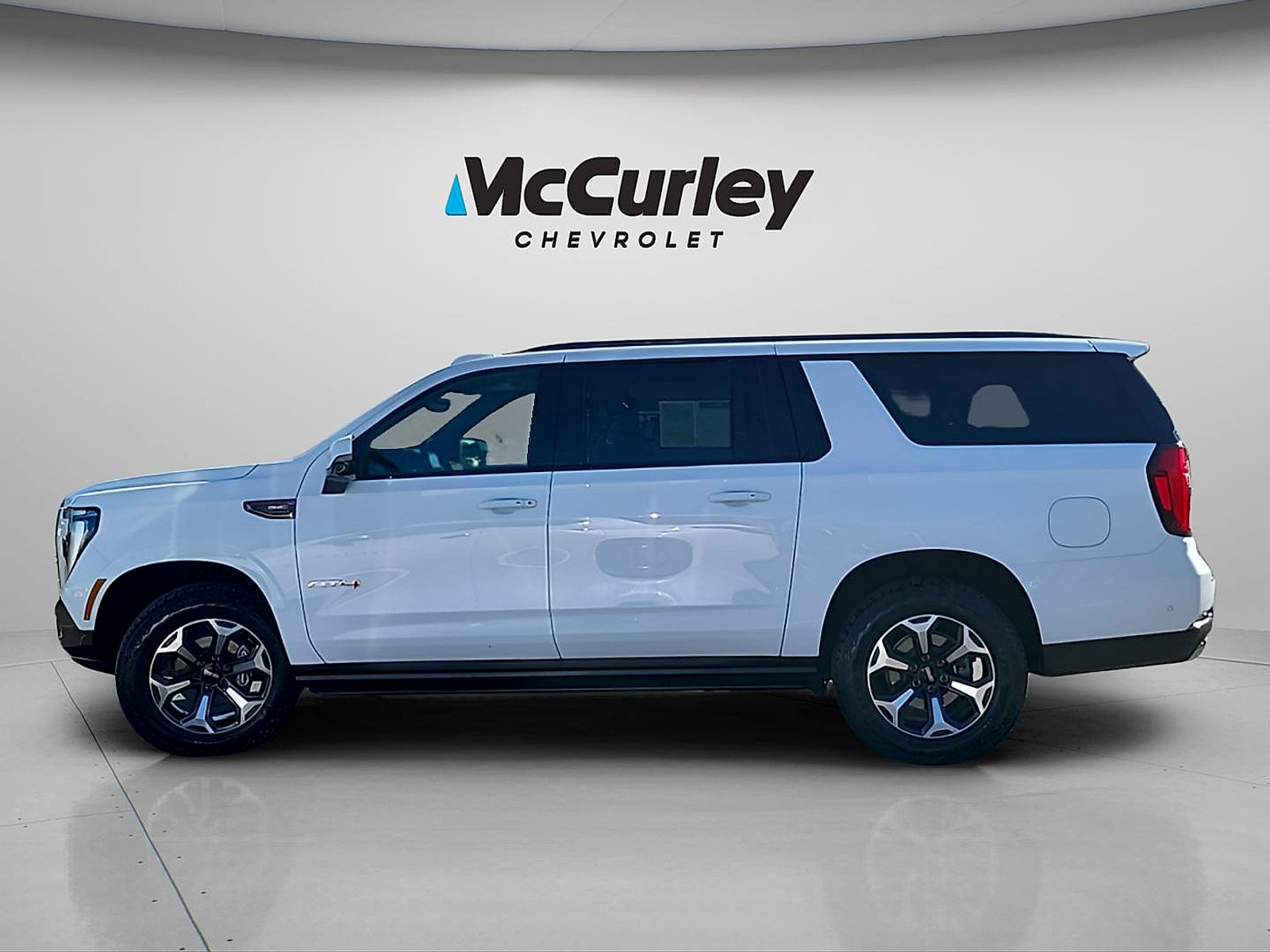 Used 2025 GMC Yukon XL AT4 Ultimate AWD/4WD image 4
