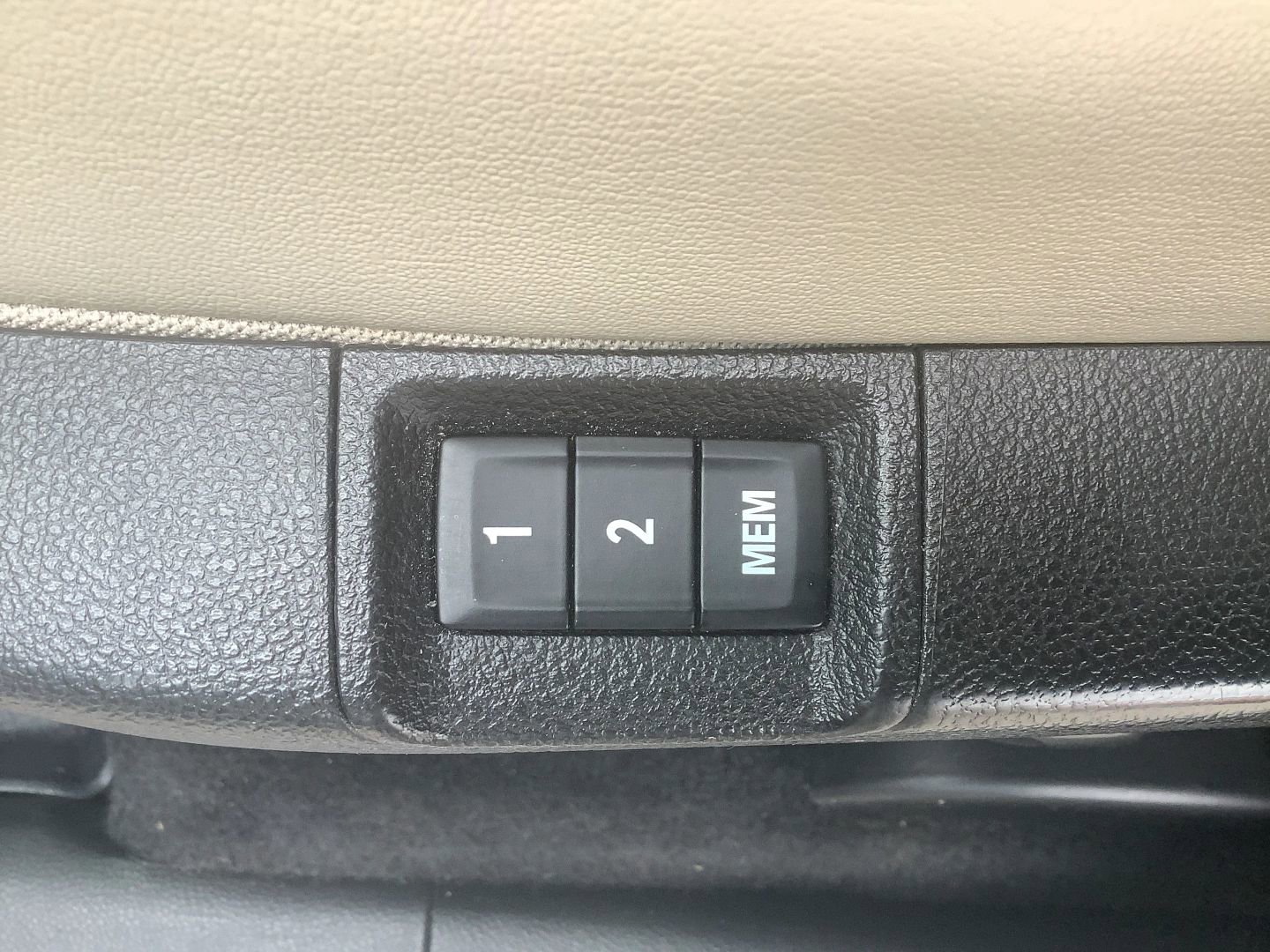 Used 2017 Buick Encore Essence FWD image 28