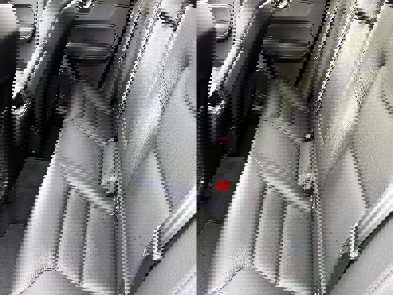 Used 2025 Volvo XC60 B5 Plus image 11