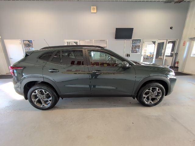 New 2026 Chevrolet Trax LT w/ LT Convenience Package FWD image 6